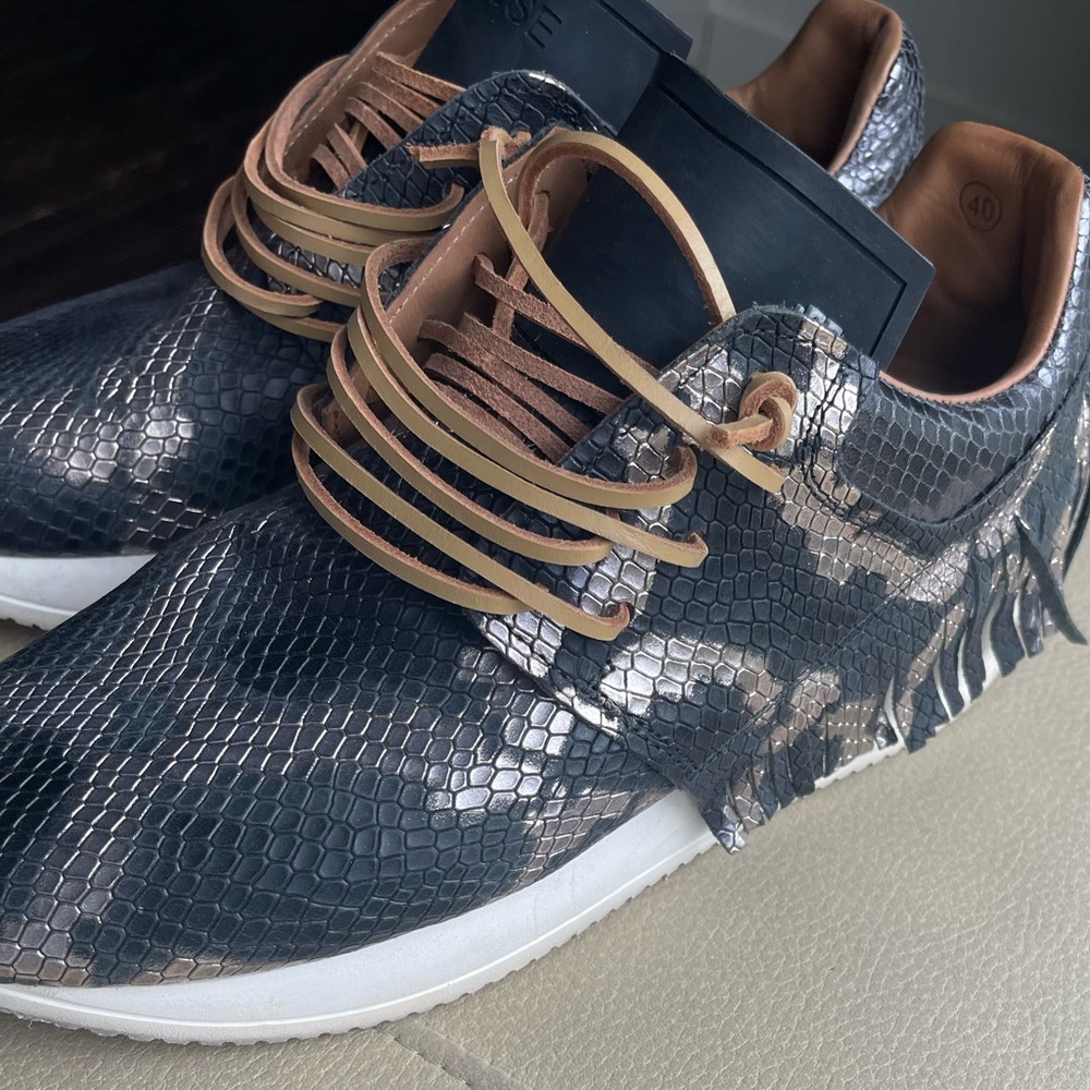 Women’s Esseutesse fringe sneaker